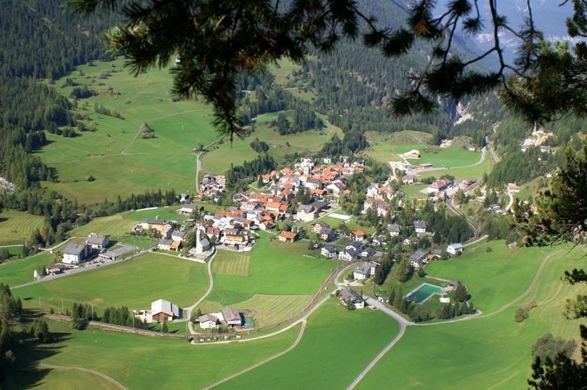 Hotel Piz Ela Bergun Davos Exteriör bild